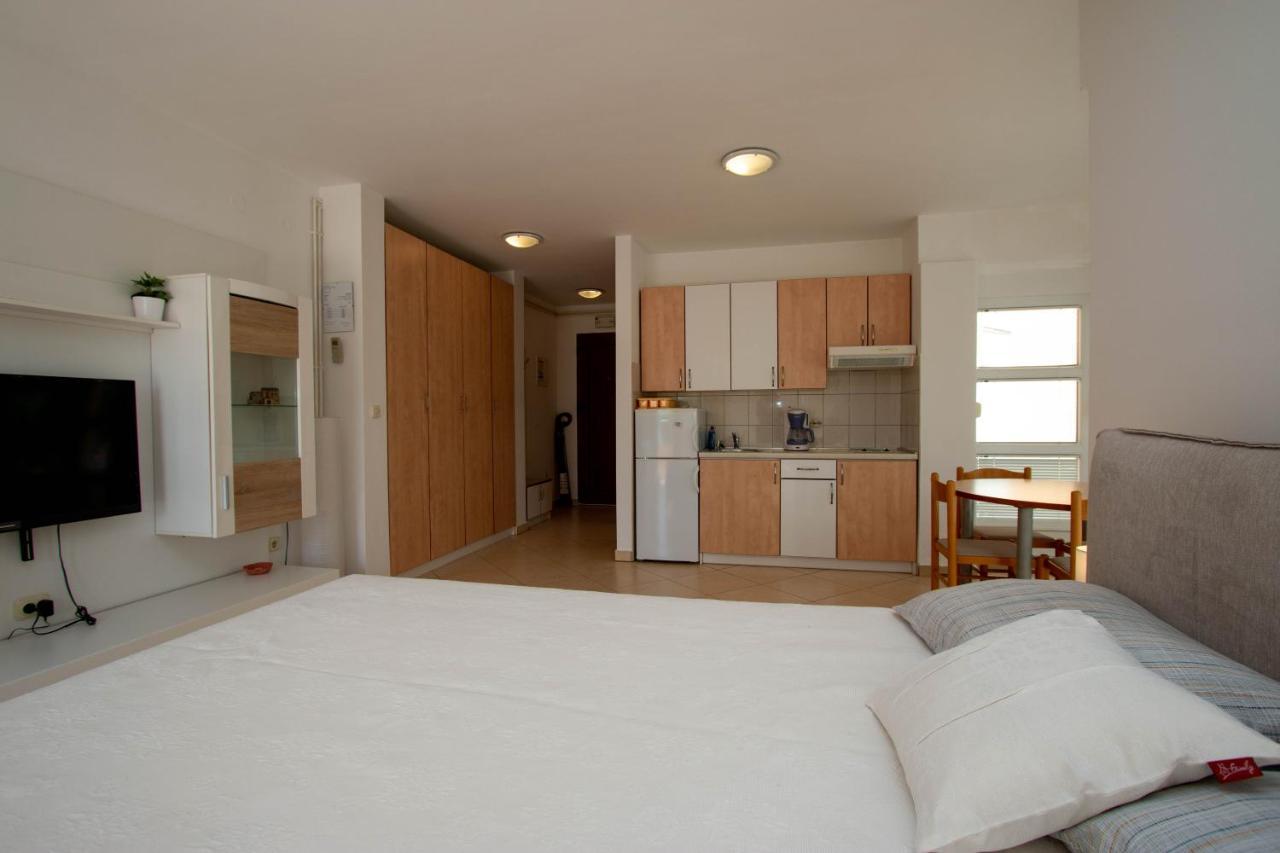 Apartments Matas Sukosan Bagian luar foto