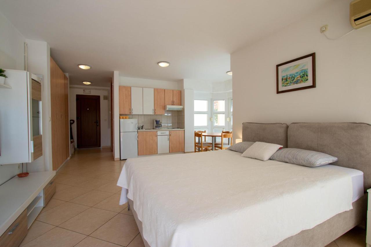 Apartments Matas Sukosan Bagian luar foto