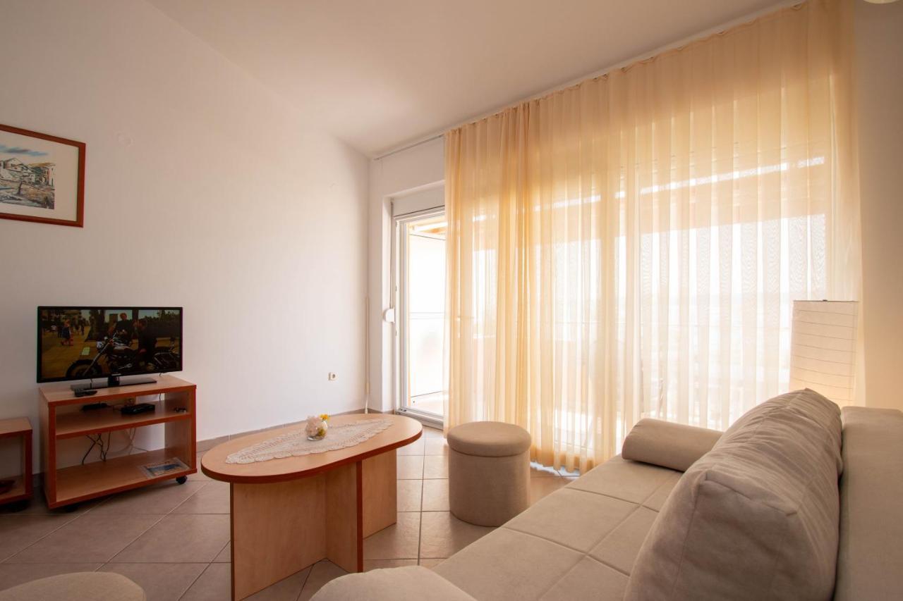 Apartments Matas Sukosan Bagian luar foto