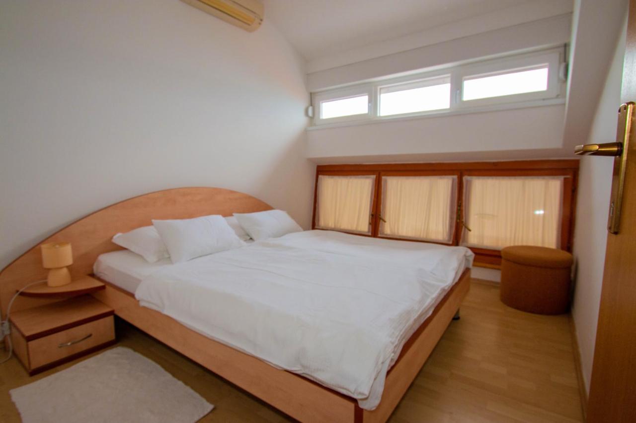 Apartments Matas Sukosan Bagian luar foto